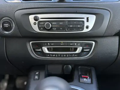 Renault Grand Scénic 2015 - 7990 EUR, 242000 km - AUTO.MOTO.pt - 242000km - foto 37 de 42