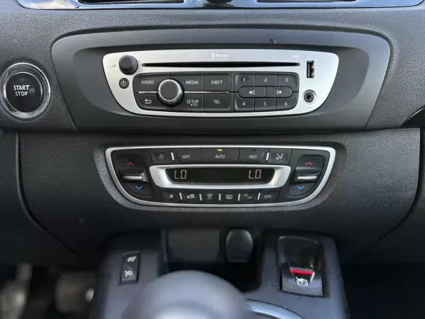 Renault Grand Scénic 2015 - 7990 EUR, 242000 km - AUTO.MOTO.pt - 242000km - foto 37 de 42