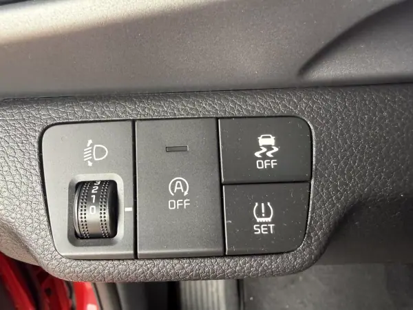 Kia Stonic 2025 - 17900 EUR, 26698 km - AUTO.MOTO.pt - 26698km - foto 15 de 17