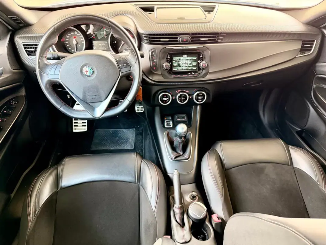 Alfa Romeo Giulietta 2017 - 18490 EUR, 122207 km - AUTO.MOTO.pt - 122207km - foto 11 de 21