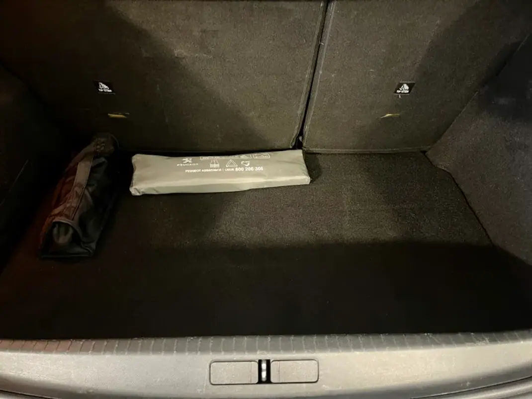 Peugeot 208 2020 - 11900 EUR, 177000 km - AUTO.MOTO.pt - 177000km - foto 27 de 28