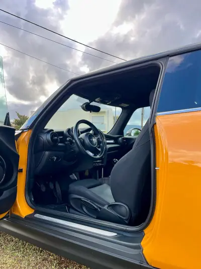 MINI Cooper 2014 - 12900 EUR, 215000 km - AUTO.MOTO.pt - 215000km - foto 14 de 18