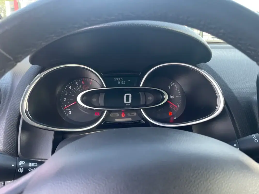 Renault Clio 2017 - 11950 EUR, 94905 km - AUTO.MOTO.pt - 94905km - foto 11 de 27