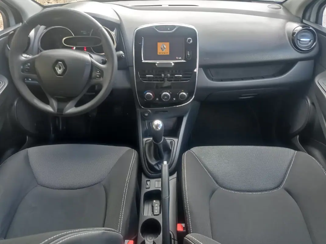 Renault Clio Sport Tourer 2015 - 7990 EUR, 185000 km - AUTO.MOTO.pt - 185000km - foto 8 de 11