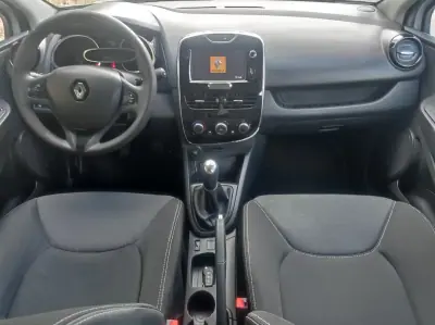 Renault Clio Sport Tourer 2015 - 7990 EUR, 185000 km - AUTO.MOTO.pt - 185000km - foto 8 de 11