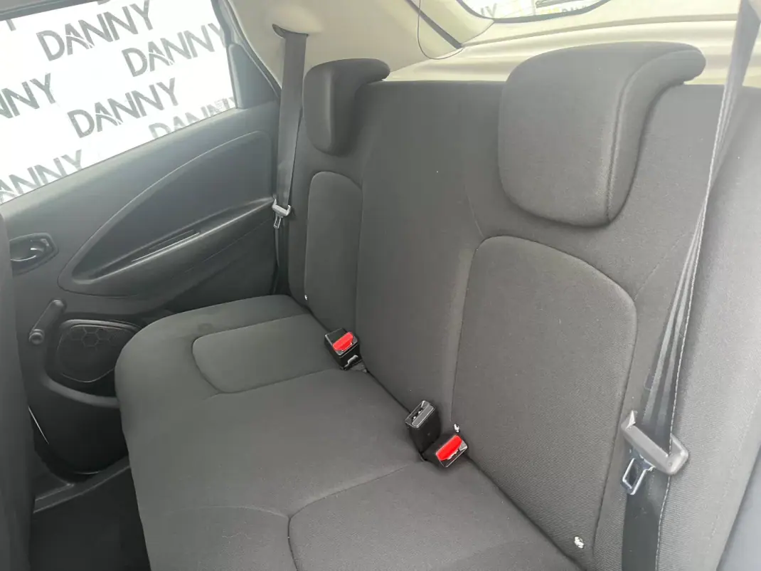 Renault Zoe 2020 - 13500 EUR, 69000 km - AUTO.MOTO.pt - 69000km - foto 8 de 12