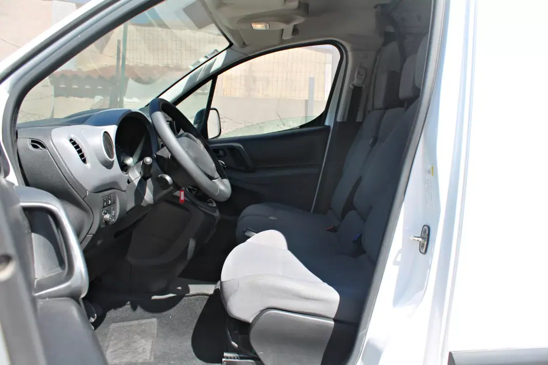 Peugeot Partner 2015 - 12450 EUR, 137164 km - 137164km - foto 12 de 20