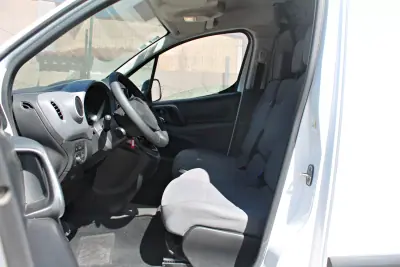Peugeot Partner 2015 - 12450 EUR, 137164 km - 137164km - foto 12 de 20