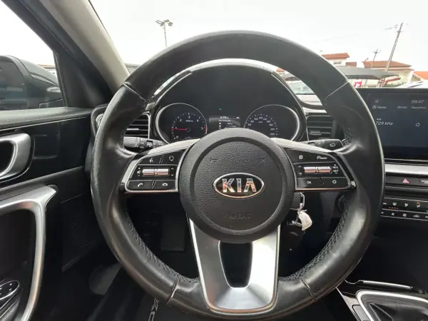 Kia XCeed 2020 - 14990 EUR, 162439 km - AUTO.MOTO.pt - 162439km - foto 10 de 19