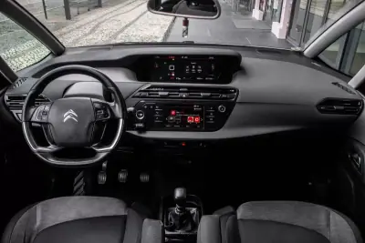 Citroën Grand C4 Spacetourer 2018 - 10990 EUR, 367153 km - AUTO.MOTO.pt - 367153km - foto 30 de 37