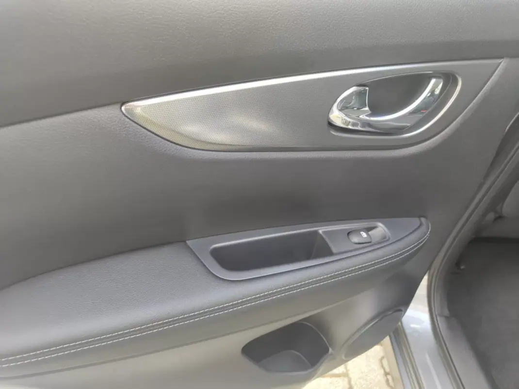 Nissan Qashqai 2018 - 17490 EUR, 49536 km - AUTO.MOTO.pt - 49536km - foto 18 de 22