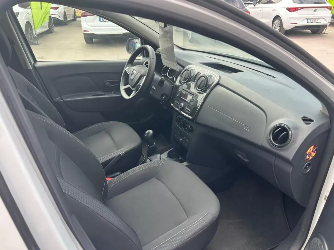 Dacia Sandero 2019 - 10947 EUR, 36000 km - AUTO.MOTO.pt - 36000km - foto 10 de 17