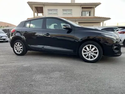 Renault Mégane 2011 - 6750 EUR, 234000 km - AUTO.MOTO.pt - 234000km - foto 31 de 34