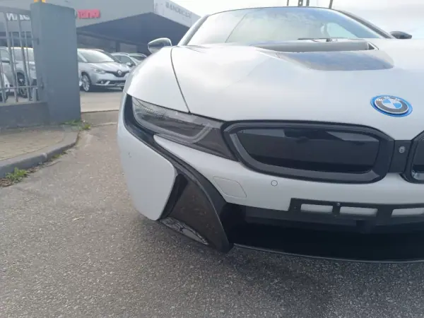 BMW i8 2016 - 71000 EUR, 140000 km - AUTO.MOTO.pt - 140000km - foto 16 de 25