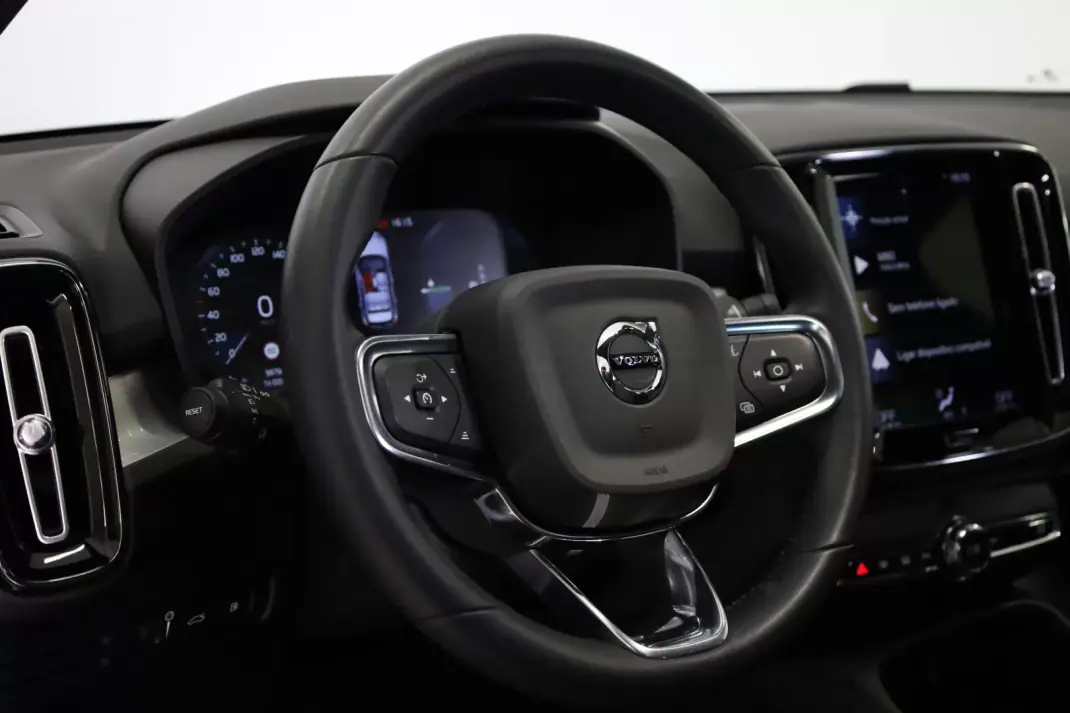 Volvo XC 40 2022 - 28990 EUR, 98750 km - AUTO.MOTO.pt - 98750km - foto 28 de 51