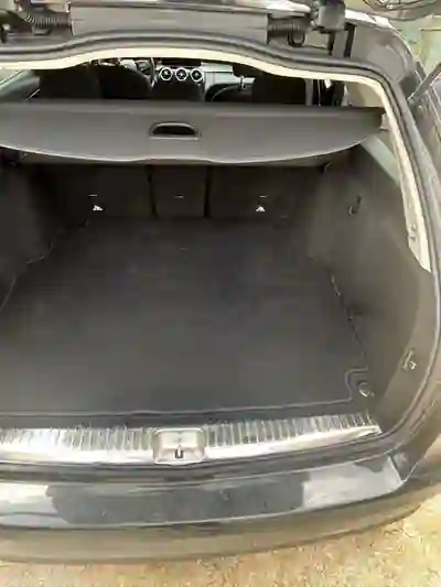 Mercedes-Benz C 180 2019 - 16500 EUR, 215000 km - AUTO.MOTO.pt - 215000km - foto 9 de 13