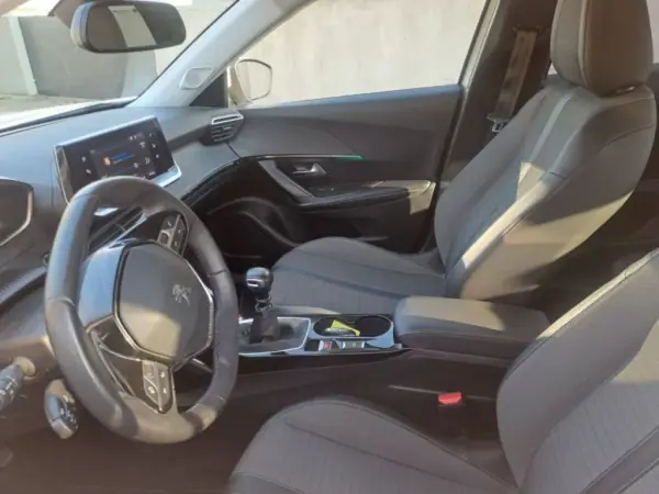 Peugeot 2008 2021 - 17500 EUR, 139000 km - AUTO.MOTO.pt - 139000km - foto 9 de 14