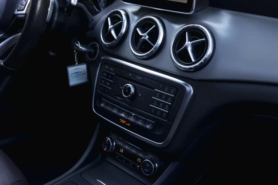 Mercedes-Benz CLA 220 2015 - 18900 EUR, 210888 km - 210888km - foto 13 de 16