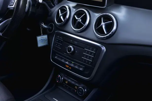 Mercedes-Benz CLA 220 2015 - 18900 EUR, 210888 km - 210888km - foto 13 de 16