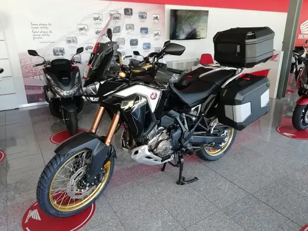 Honda CBR 1000RR 2021 - 15500 EUR, 7000 km - AUTO.MOTO.pt - 7000km - foto 2 de 6