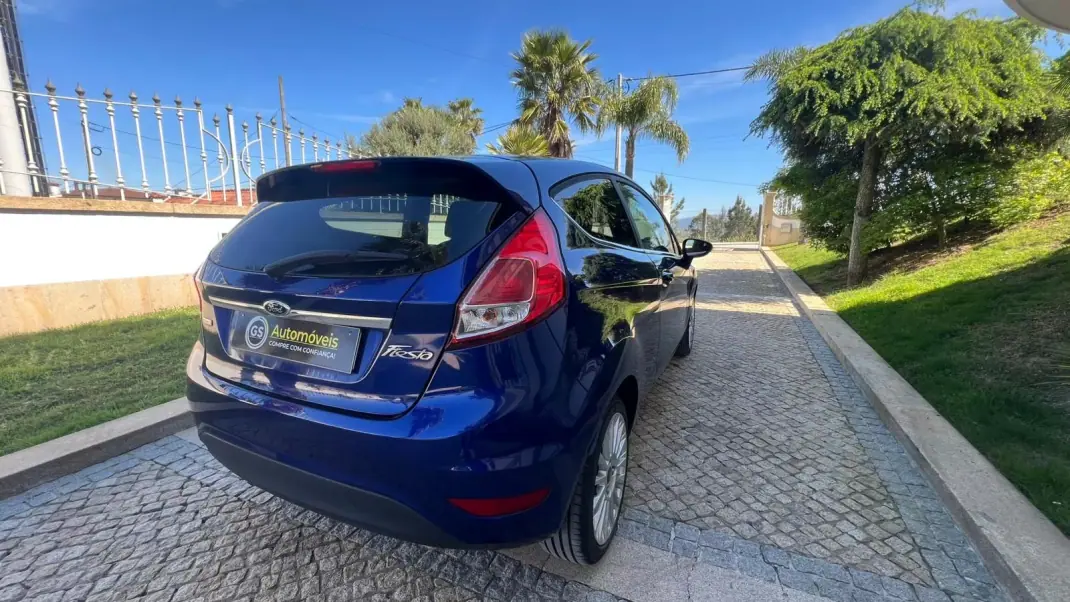 Ford Fiesta 2015 - 7990 EUR, 144693 km - AUTO.MOTO.pt - 144693km - foto 17 de 17