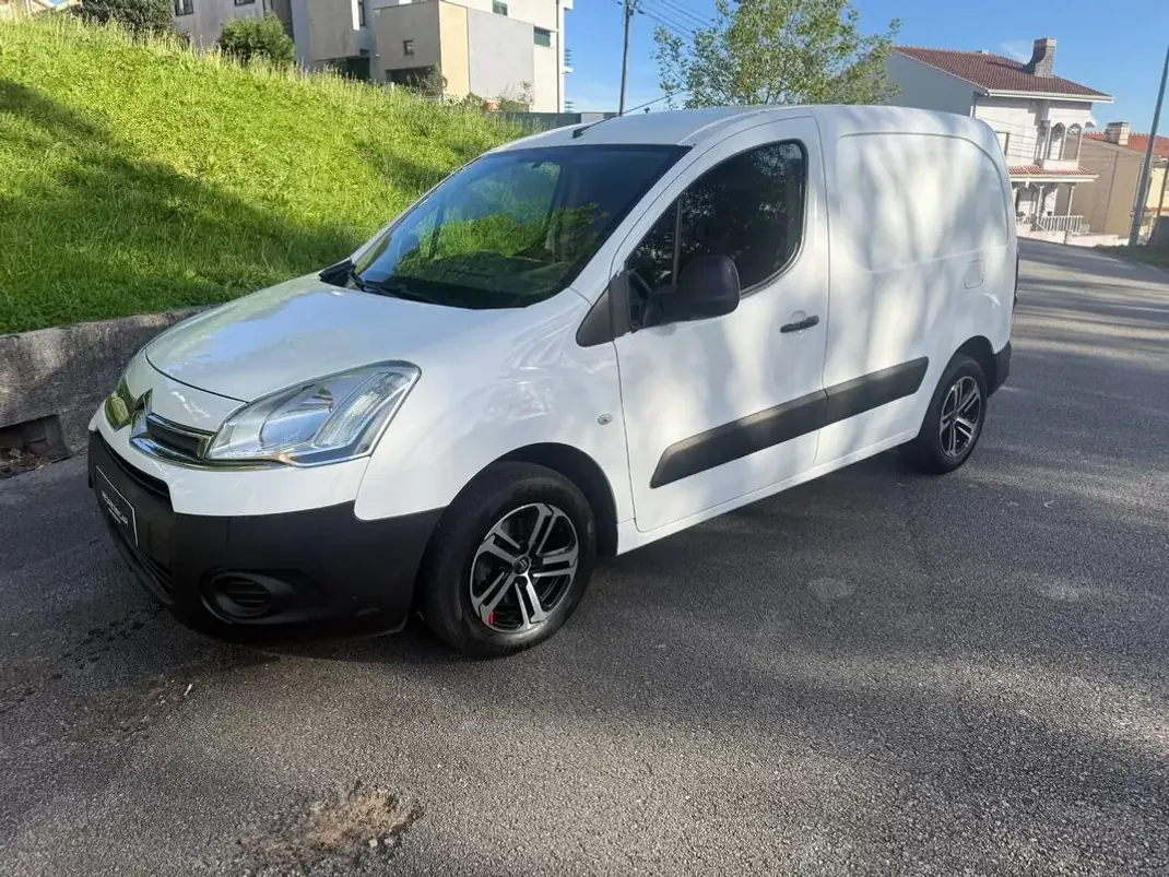 Citroën BERLINGO VAN XL 1.5 BLUE HDI 3 LUGARES 2012 - 6990 EUR, 247000 km - AUTO.MOTO.pt - 247000km - foto 1 de 24
