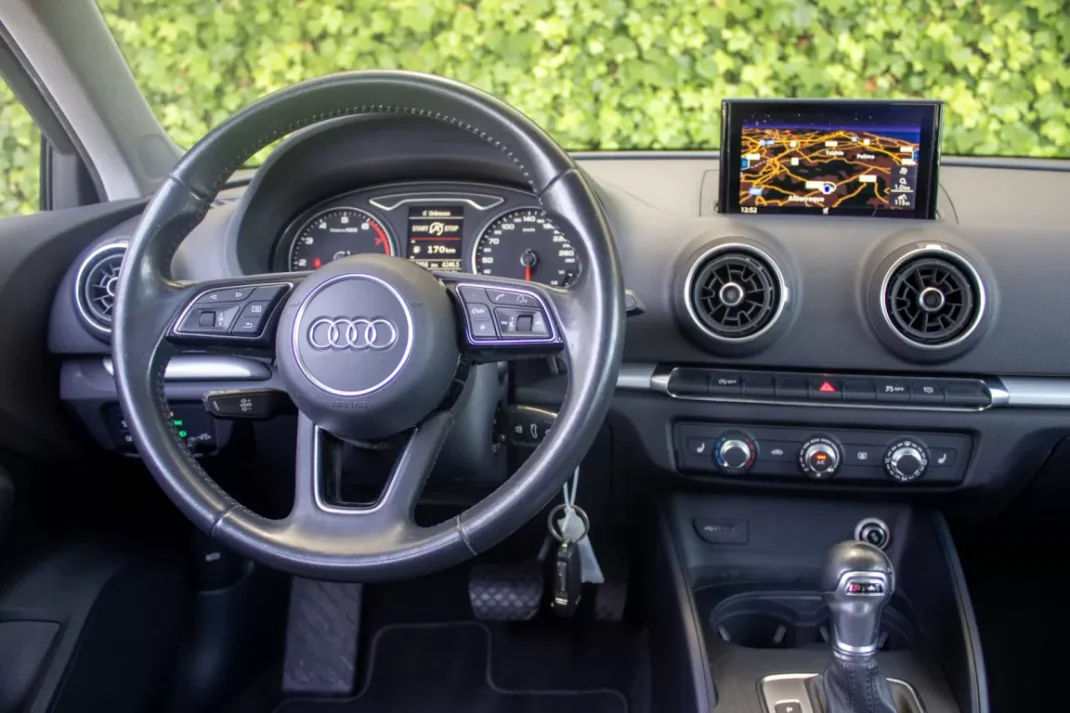 Audi A3 Sportback 2019 - 17800 EUR, 118000 km - AUTO.MOTO.pt - 118000km - foto 15 de 16