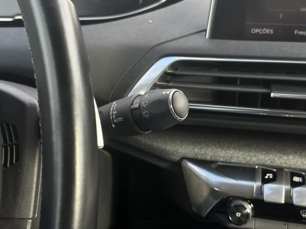 Peugeot 3008 2019 - 15990 EUR, 97900 km - AUTO.MOTO.pt - 97900km - foto 28 de 31