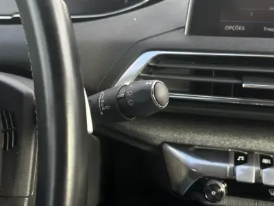 Peugeot 3008 2019 - 15990 EUR, 97900 km - AUTO.MOTO.pt - 97900km - foto 28 de 31