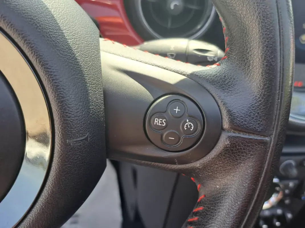 MINI Roadster 2012 - 16990 EUR, 102919 km - 102919km - foto 27 de 47