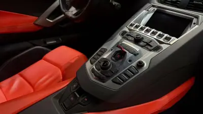 Lamborghini Aventador 2012 - 349900 EUR, 17929 km - AUTO.MOTO.pt - 17929km - foto 19 de 39