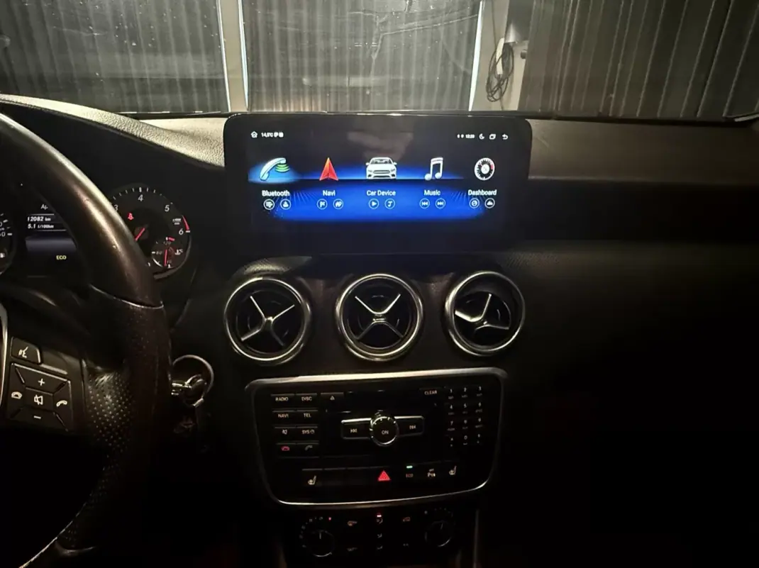 Mercedes-Benz A 180 2014 - 12990 EUR, 290000 km - AUTO.MOTO.pt - 290000km - foto 14 de 15