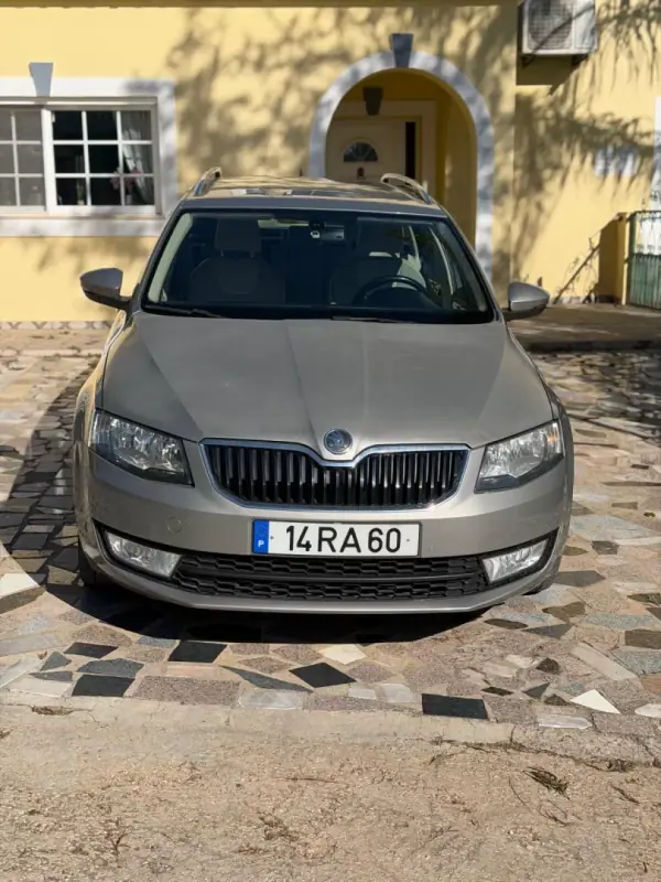 Skoda Octavia 2013 - 10990 EUR, 153882 km - AUTO.MOTO.pt - 153882km - foto 2 de 10