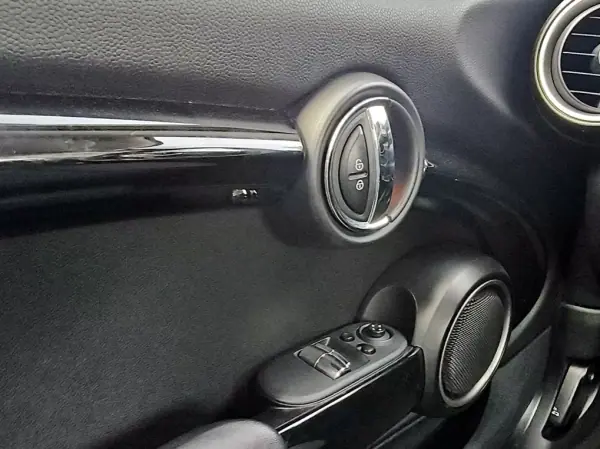 MINI Berlingo 2015 - 18000 EUR, 101200 km - AUTO.MOTO.pt - 101200km - foto 20 de 29