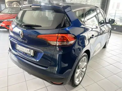 Renault Scénic 2017 - 15800 EUR, 156509 km - AUTO.MOTO.pt - 156509km - foto 4 de 24