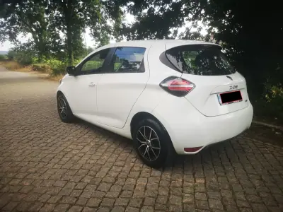 Renault Zoe 2020 - 13450 EUR, 110000 km - AUTO.MOTO.pt - 110000km - foto 5 de 16