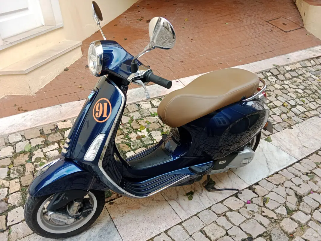 Vespa Primavera 150 ABS 2022 - 4200 EUR, 25067 km - AUTO.MOTO.pt - 25067km - foto 3 de 9