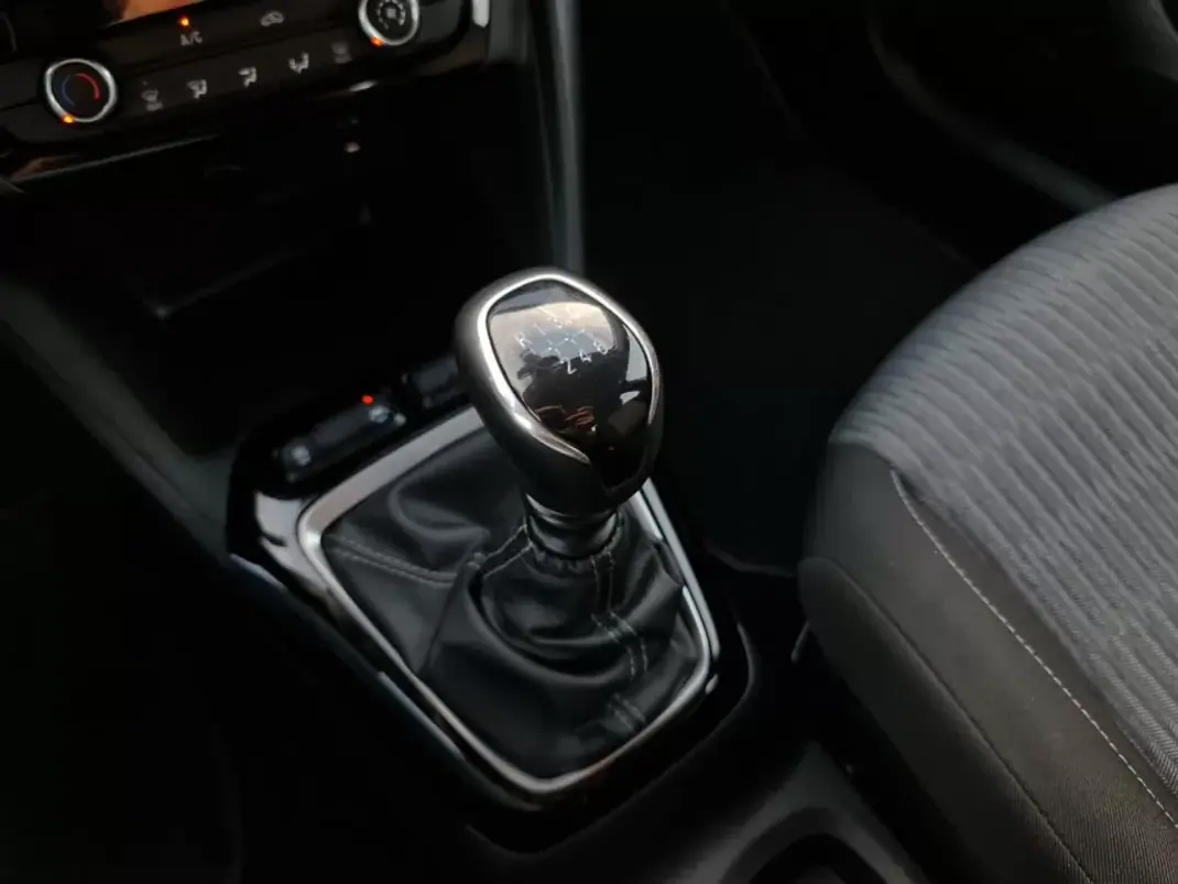 Opel Corsa 2020 - 15990 EUR, 140000 km - AUTO.MOTO.pt - 140000km - foto 24 de 31