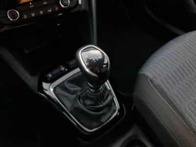 Opel Corsa 2020 - 15990 EUR, 140000 km - AUTO.MOTO.pt - 140000km - foto 24 de 31