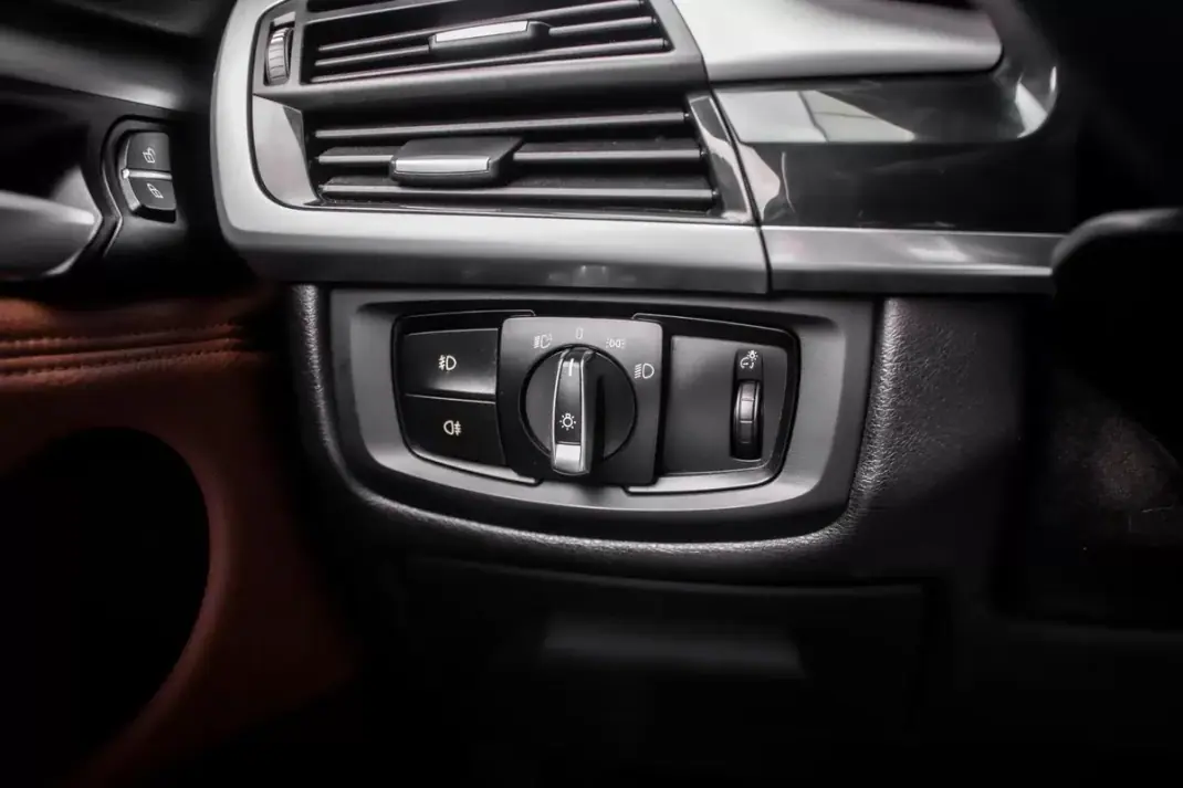 BMW X5 2015 - 27900 EUR, 170106 km - AUTO.MOTO.pt - 170106km - foto 20 de 44