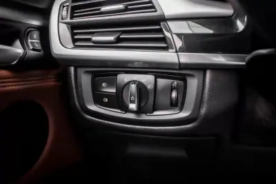 BMW X5 2015 - 27900 EUR, 170106 km - AUTO.MOTO.pt - 170106km - foto 20 de 44