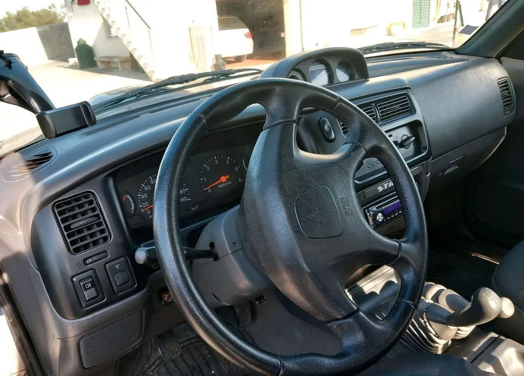 Mitsubishi L200 2001 - 3000 EUR, 240000 km - 240000km - foto 4 de 6