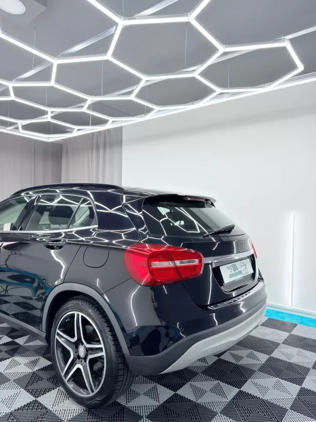 Mercedes-Benz GLA 200 2015 - 17000 EUR, 194000 km - AUTO.MOTO.pt - 194000km - foto 6 de 21