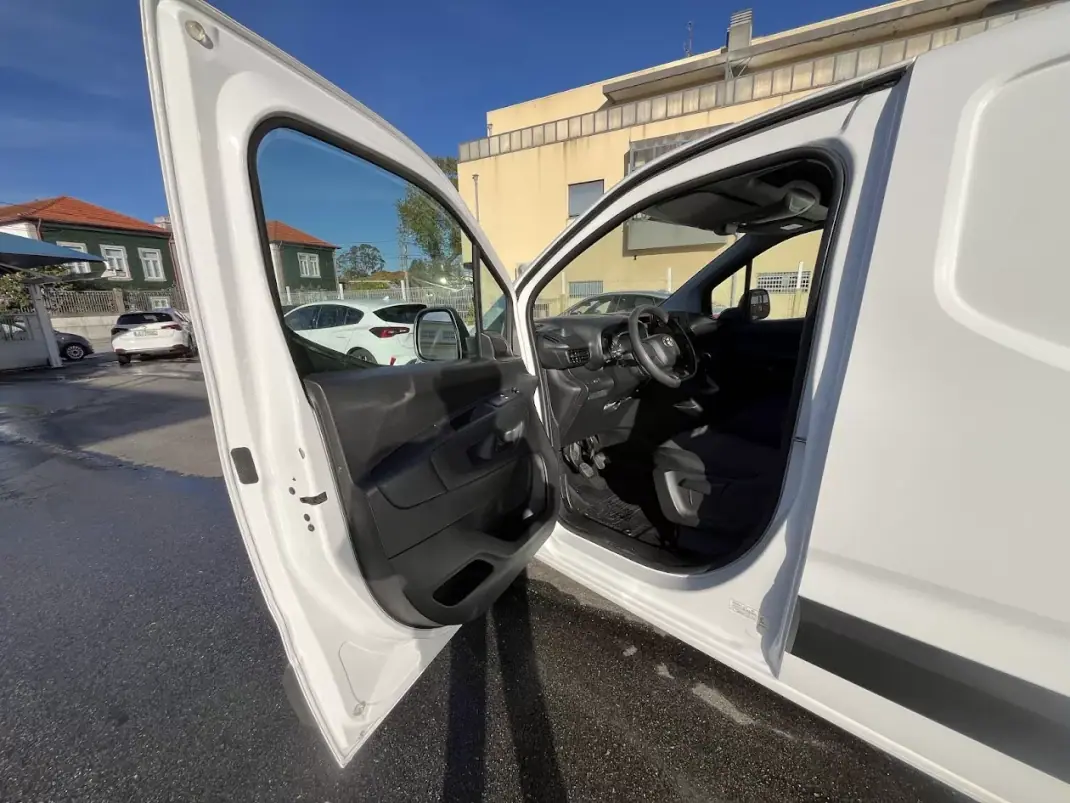 Toyota 2021 - 13950 EUR, 115000 km - AUTO.MOTO.pt - 115000km - foto 18 de 30
