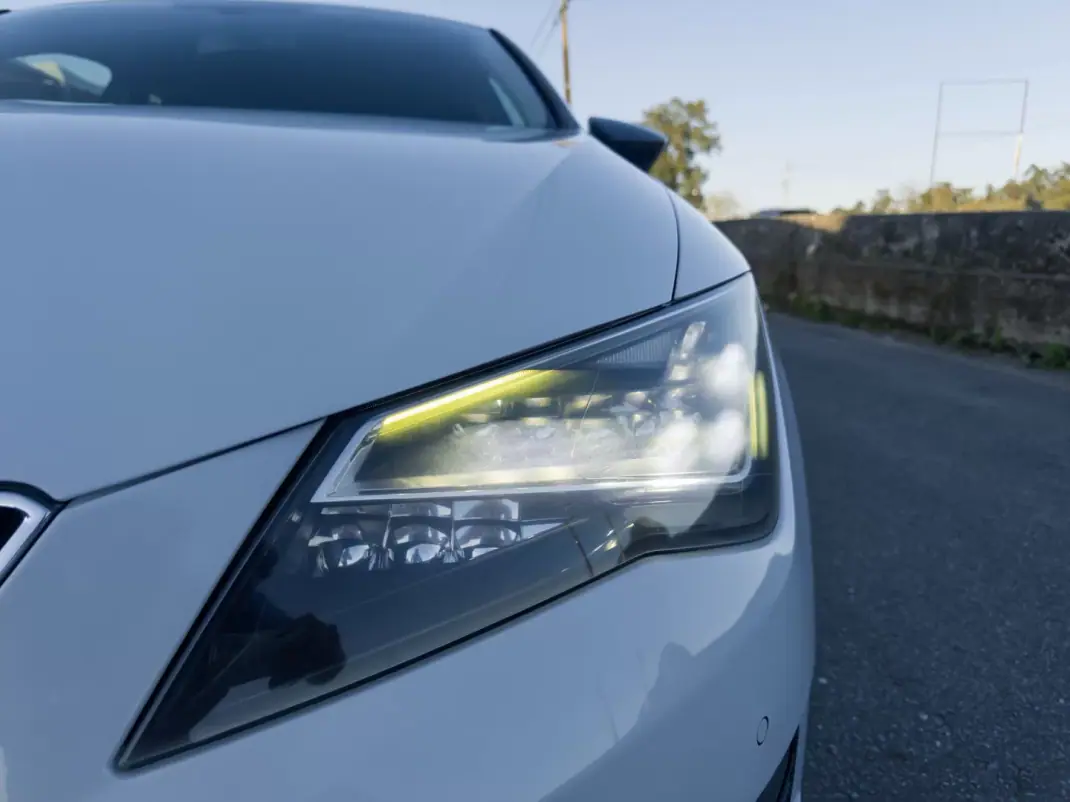 SEAT Leon 2013 - 11500 EUR, 253000 km - AUTO.MOTO.pt - 253000km - foto 12 de 38