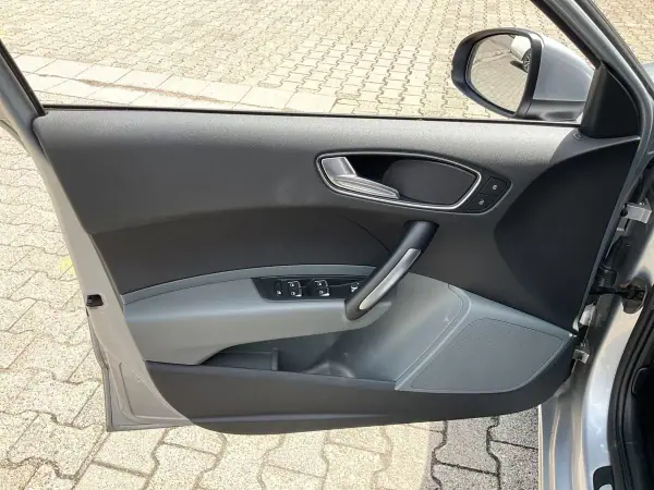 Audi A1 Sportback 2017 - 12995 EUR, 144500 km - AUTO.MOTO.pt - 144500km - foto 12 de 12