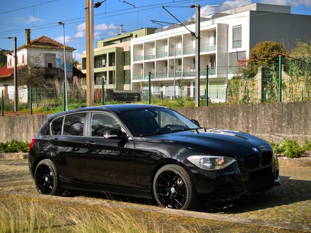 BMW 116 2013 - 11000 EUR, 260000 km - AUTO.MOTO.pt - 260000km - foto 23 de 25