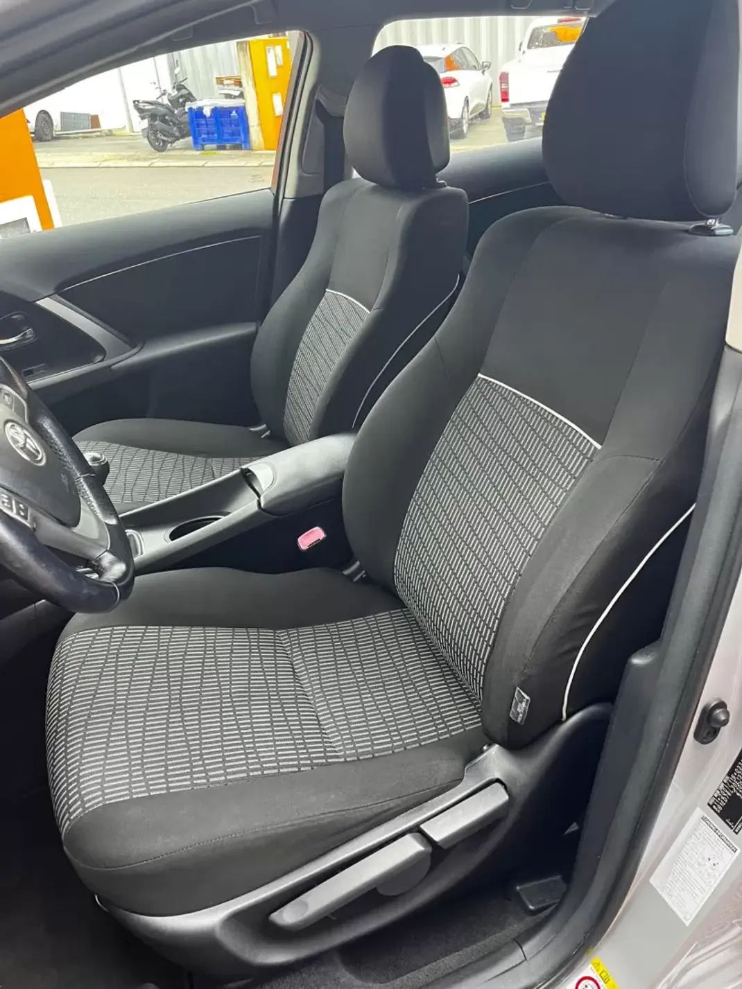Toyota Avensis SW 2014 - 11900 EUR, 183000 km - AUTO.MOTO.pt - 183000km - foto 4 de 20