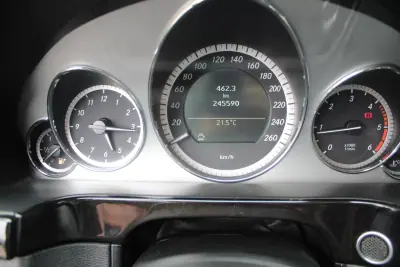 Mercedes-Benz E 250 2010 - 13990 EUR, 245000 km - AUTO.MOTO.pt - 245000km - foto 22 de 48