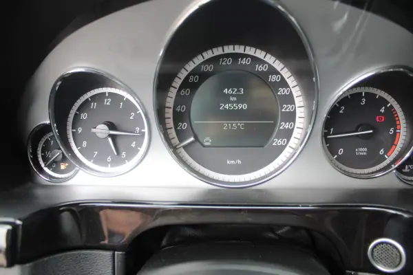 Mercedes-Benz E 250 2010 - 12990 EUR, 245000 km - AUTO.MOTO.pt - 245000km - foto 22 de 48